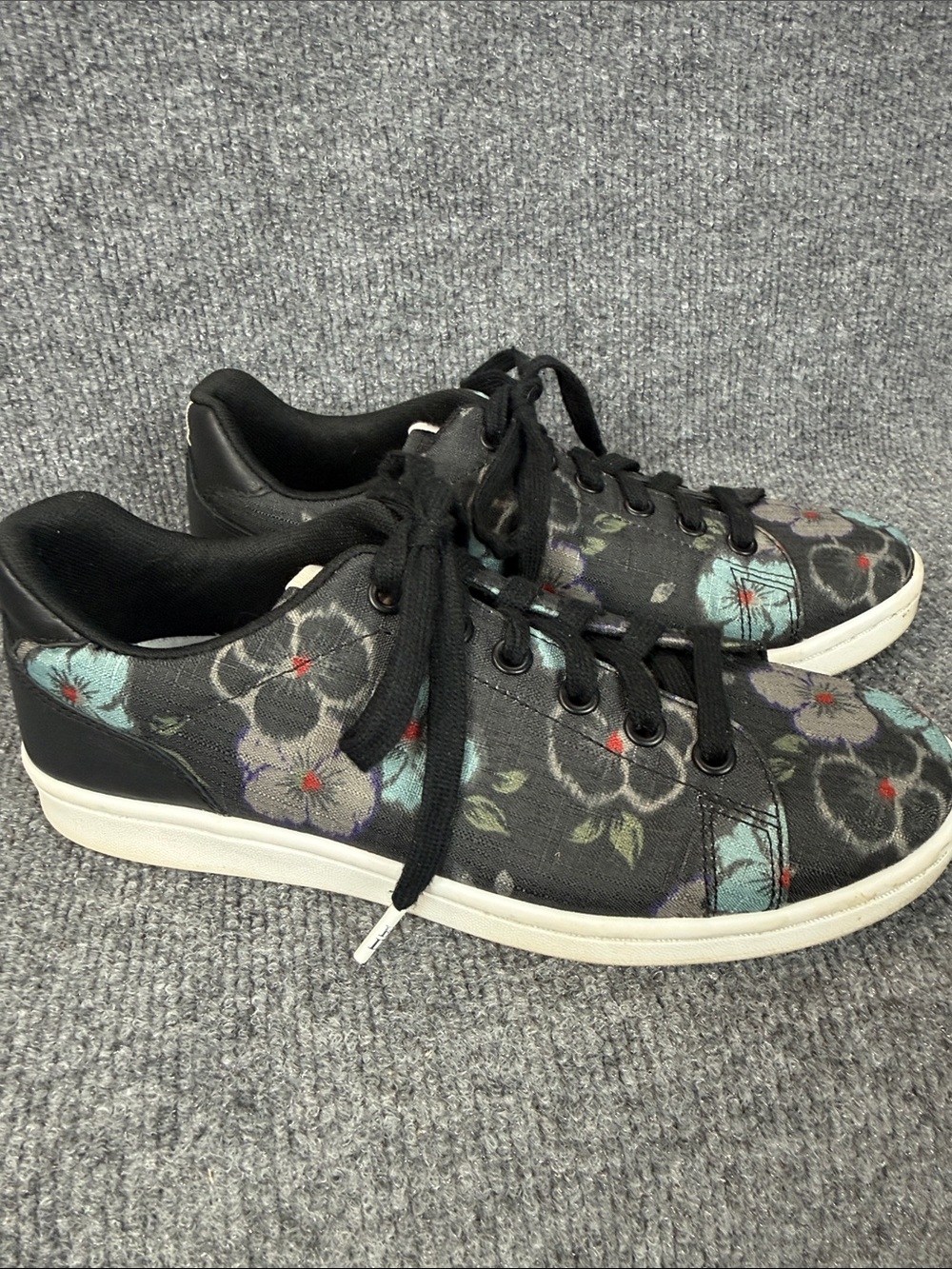 Ellen DeGeneres Black Floral Canvas Lace-Up Sneakers With Leather Heel Sz 8M 38